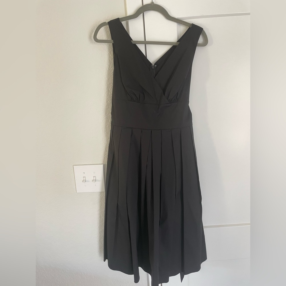 Brooks Brothers Black V Neck Pleated Midi Dress size 6- like new!!